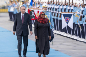 cumhurbaskani-erdoganin-tanzanya-cumhurbaskani-hassani-resmi-torenle-karsilamasi-einbsagw.jpg
