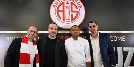 Antalyaspor Başkanını Kızdıran Alex Sorusu