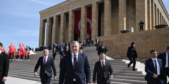 Bakan Bak Pays a Visit to Anıtkabir