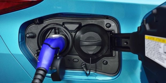 Elektrik mi, Benzin mi? Hangisi Daha Avantajlı?