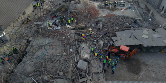 Güney Afrika’da Çöken Binada 33 Kişi Hayatını Kaybetti