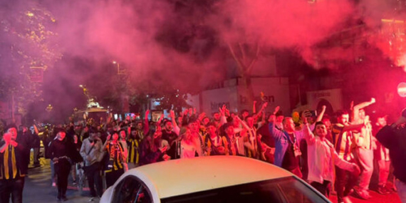 Kadıköy’de Galatasaray Taraftarlarının Araçlarına Saldırı